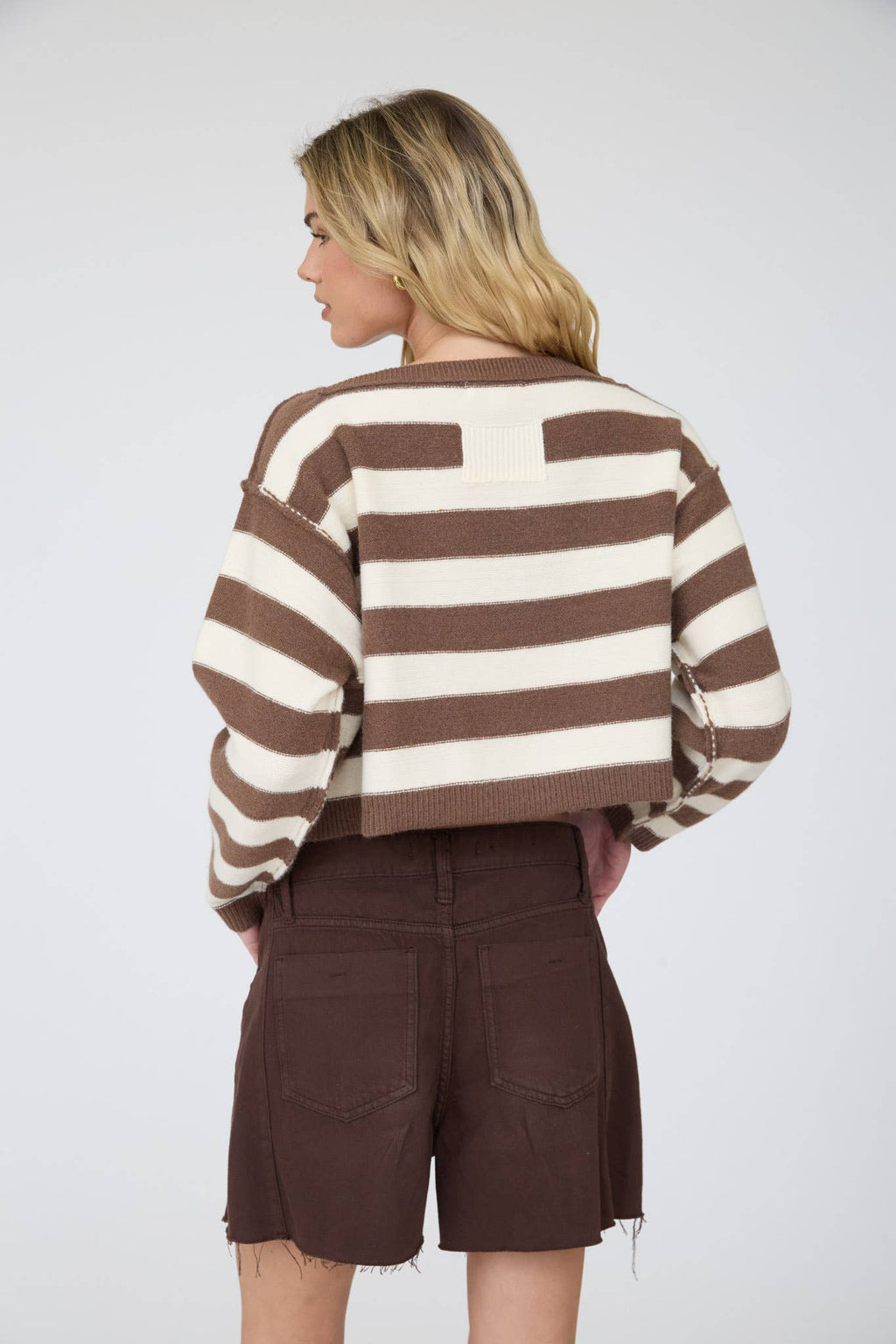 STRIPE EXPOSED SEAM LONG SLEEVE CROPPED SWEATER