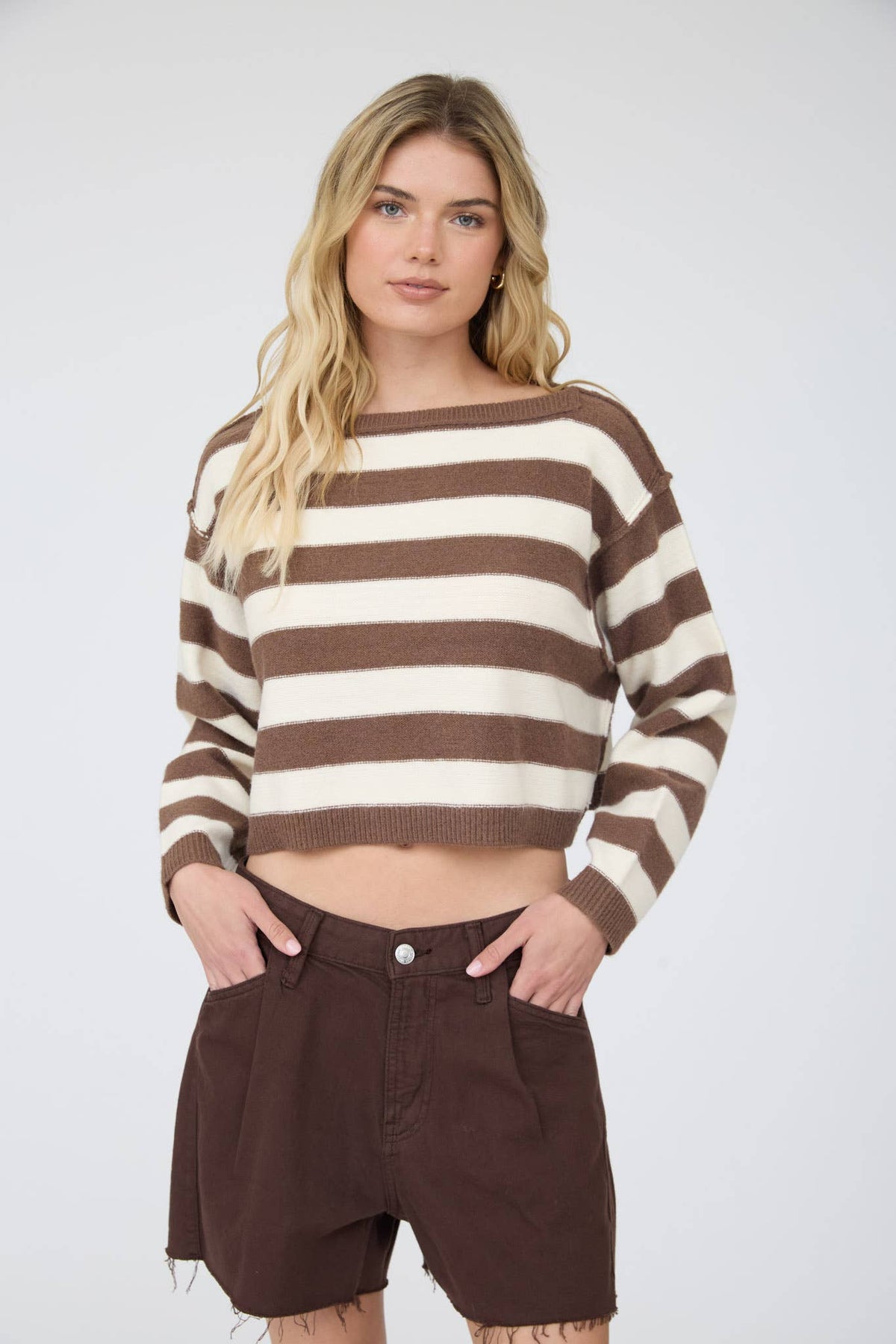 STRIPE EXPOSED SEAM LONG SLEEVE CROPPED SWEATER