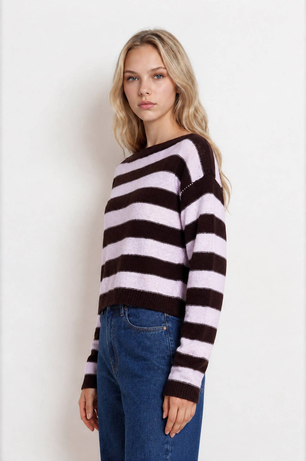 STRIPE EXPOSED SEAM LONG SLEEVE CROPPED SWEATER
